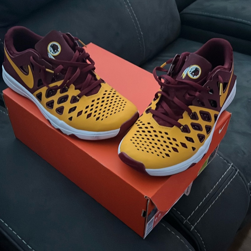 Mens Redskins tennis shoes for sale. Still in very good condition